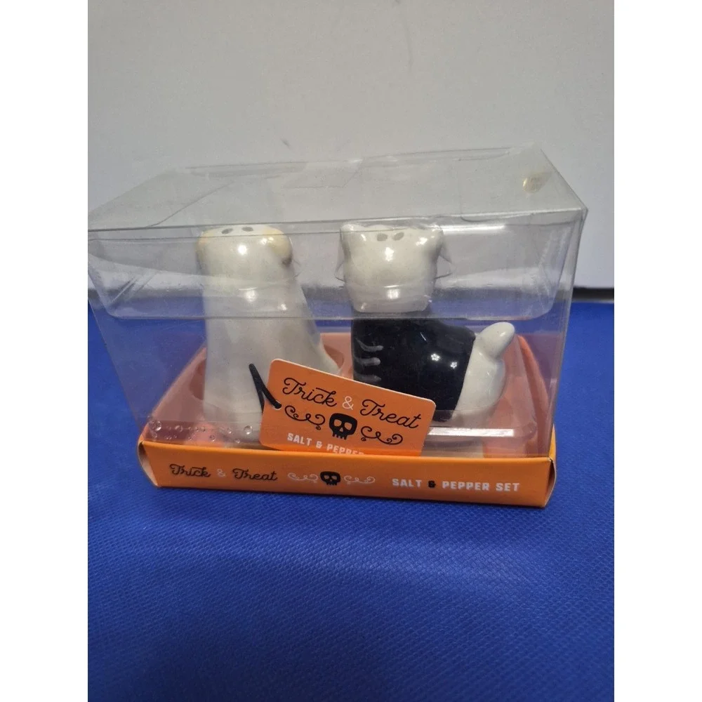 Trick Or Treat Salt and Pepper Halloween Set Ceramic Ghost Dog & Bat Dog New Box